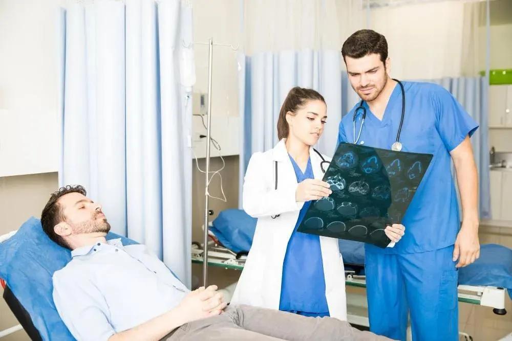 Urgent Care vs. Emergency Room: When Should You Go Where?